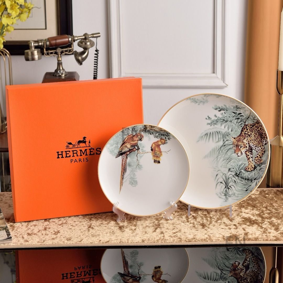 Hermes Carnets D Equateur Birds Set of 2 plates with bird and tiger